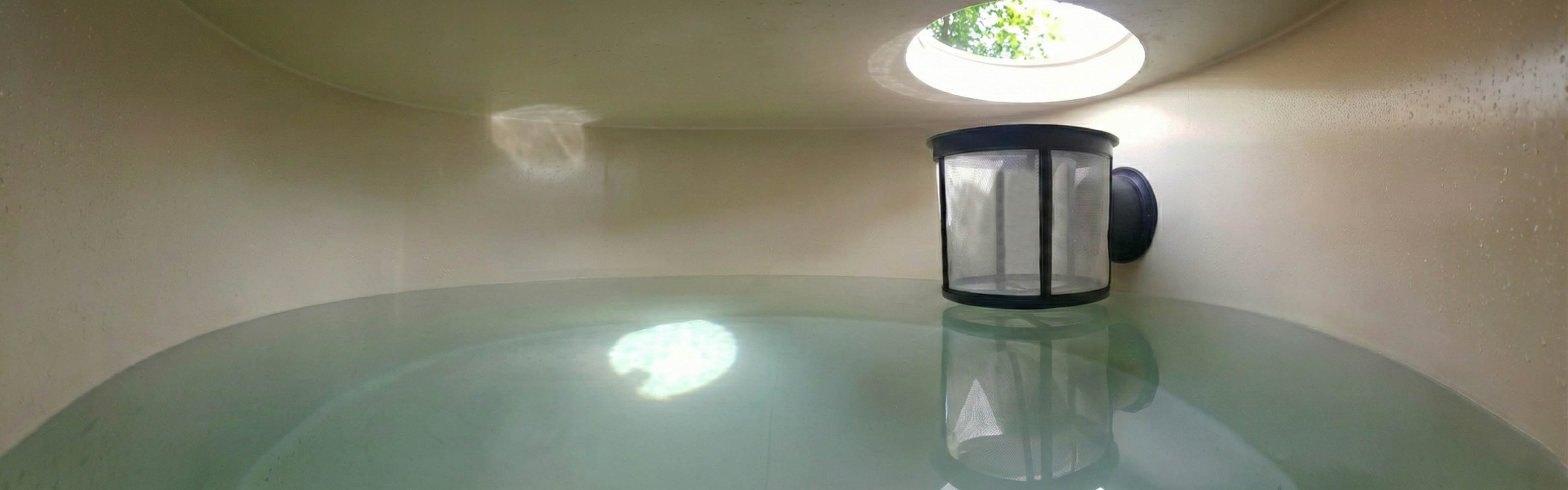 Košíkový filtr uvnitř nádrže